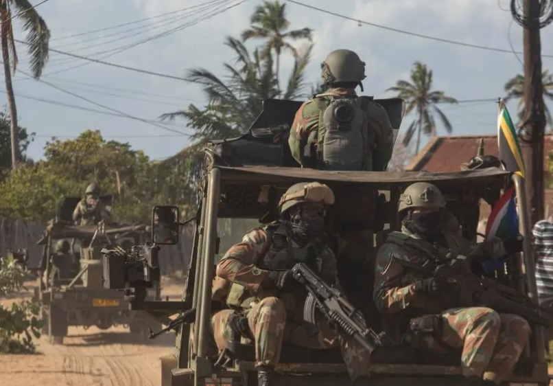 A military convoy of South Africa National Defence Forces in Pemba, Mozambique, August 5, 2021. © 2021 Alfredo Zuniga/AFP via Getty Images