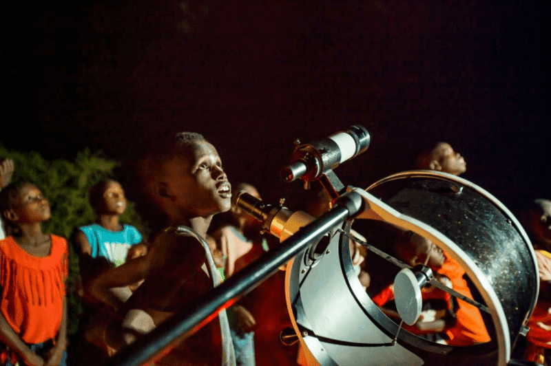 ‘Traveling Telescope’ Inspires Children to Look to the Sky ‘Traveling Telescope’ Inspires Children to Look to the Sky