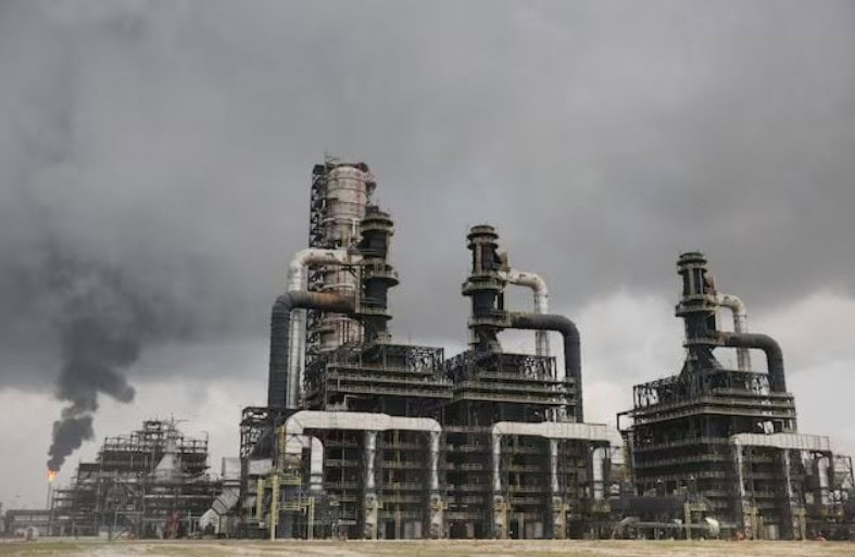 Nigeria suspends gasoline imports to boost local refining