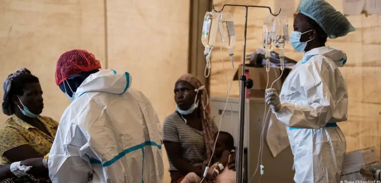 Malawi bans doctors from private work