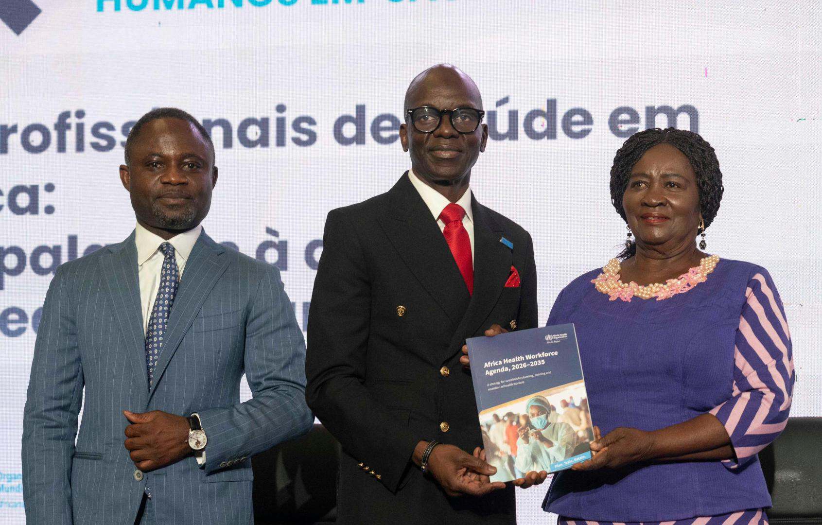 Africa’s health workforce expands but shortages, unemployment and migration intensify: WHO report 1 African health professionals at a conference presentation.