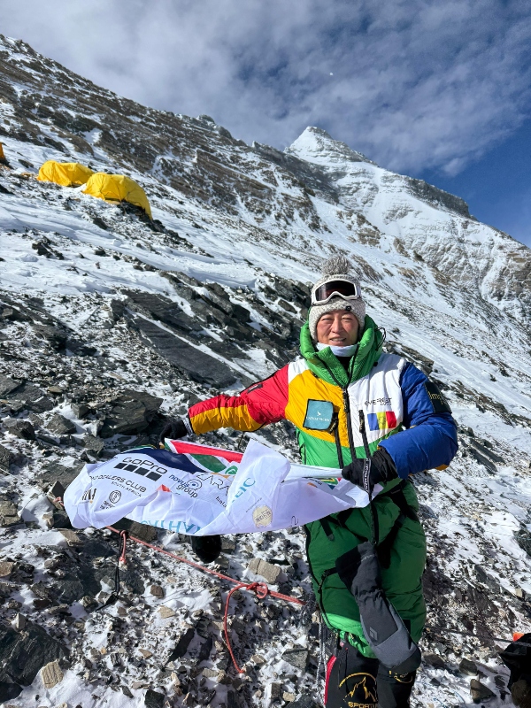 Angela Yeung Summit Everest